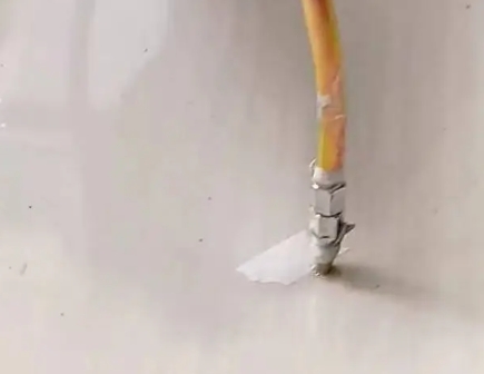 丹江口瓷砖空鼓维修公司专业解答在瓷砖铺贴过程中，如果使用的砂料过粗（如全部使用了粗砂），可能会导致以下问题